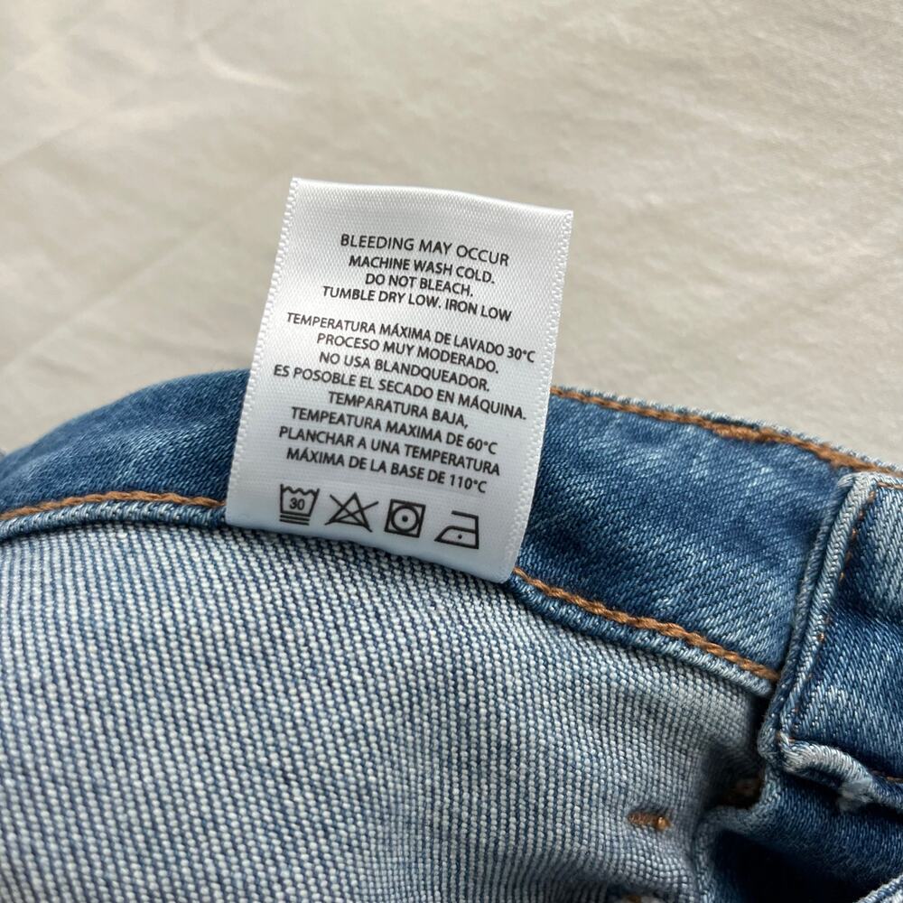 Hidden Los Angeles Happi Crop Light Wash Crop Flare Denim Jeans, Size 26 - Picture 11 of 12